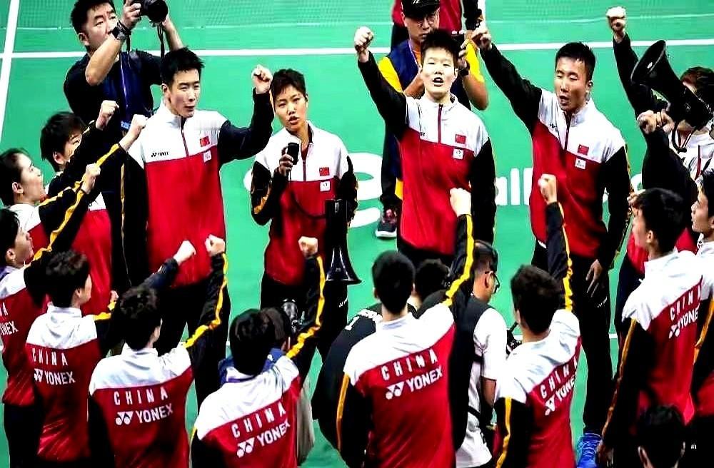 太扎心了！同样是为国拼的顶尖羽毛球手，奖金差距比球网还戳人！现在网上吵翻了：