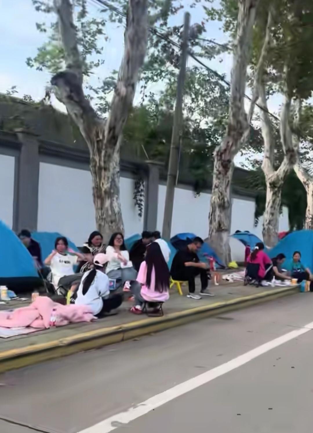 西方媒体造谣中国满街流浪汉，老外冒险来中国后傻眼了：街上到处都是高楼大厦，连流浪