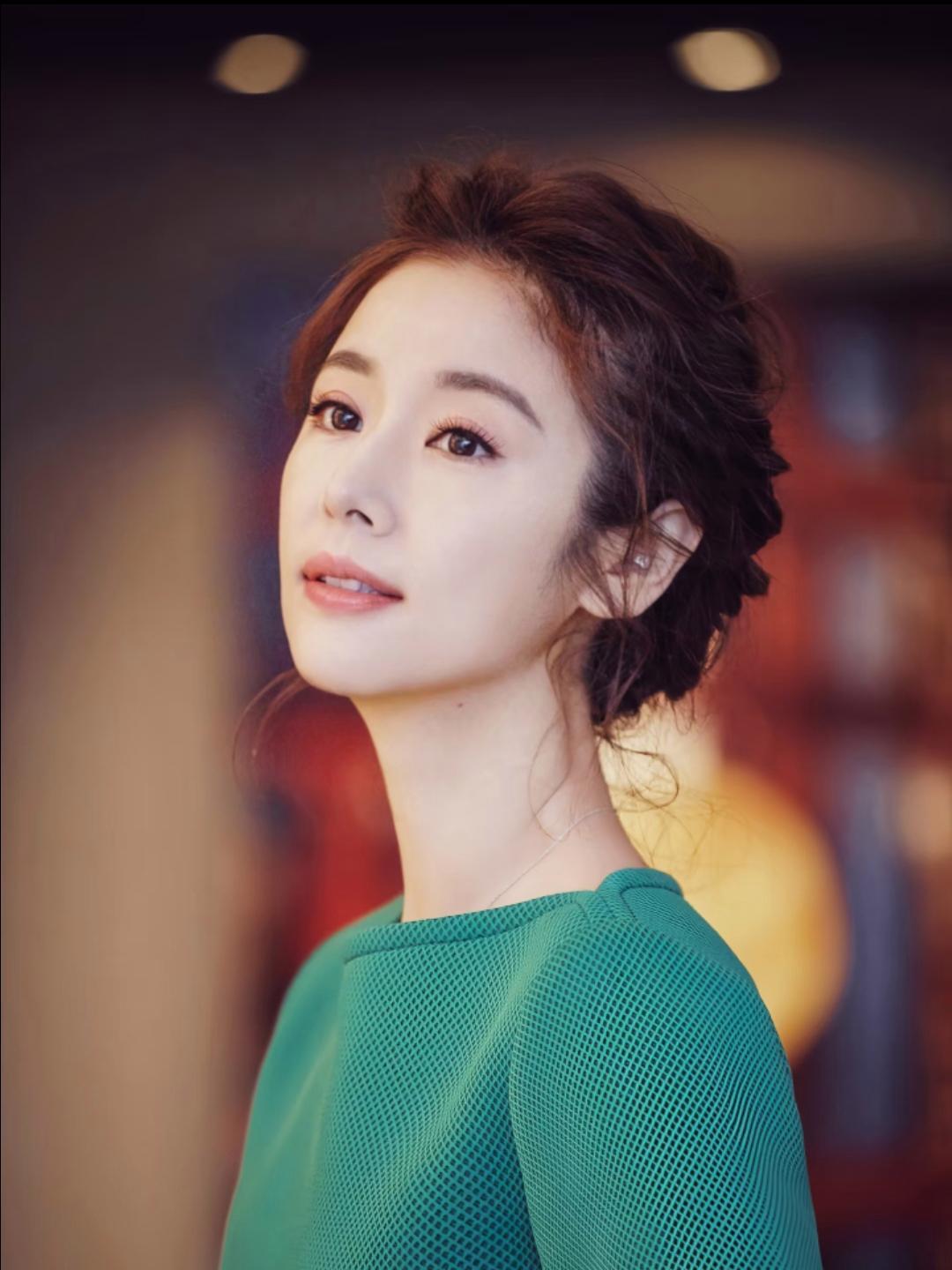 1.倪妮其实知道不少当年《花少2》的幕后内情，据说井柏然当时向她讲述了大量细节