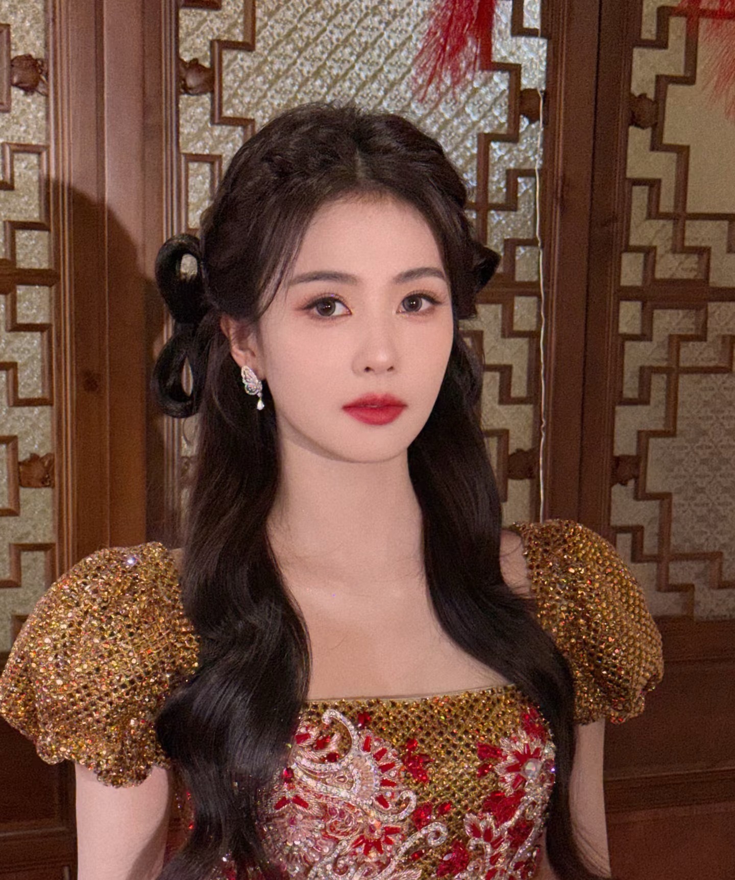 杨单给白鹿央视春晚化的马上发财妆✨，好漂亮的一只小福鹿🦌～春晚