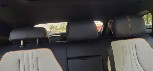 比亚迪师傅可能睡了这师傅都能装反，不知道是不是困了，，问下大哥们，这个怎么拔下