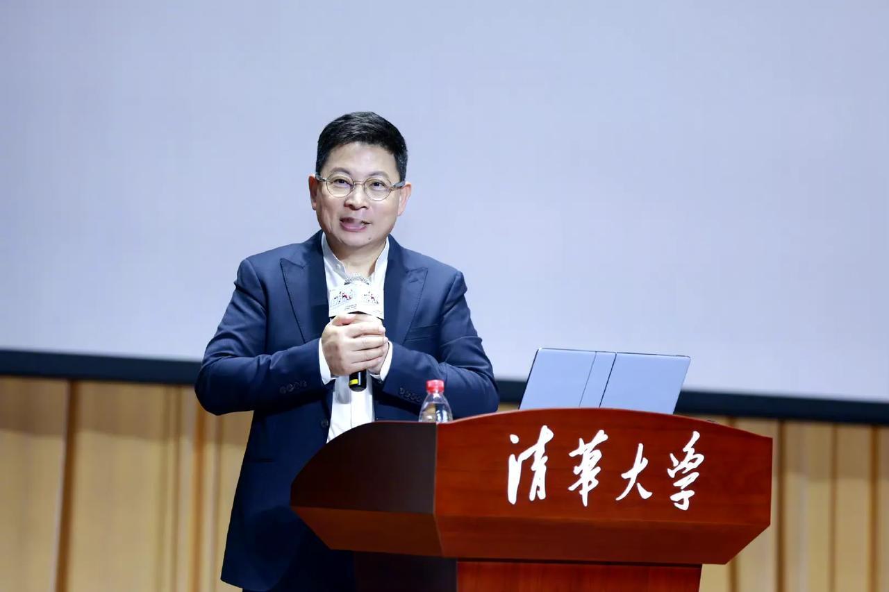 5月22日，余承东去第二母校清华大学演讲了！他是1993年考入清华大学无线通信系