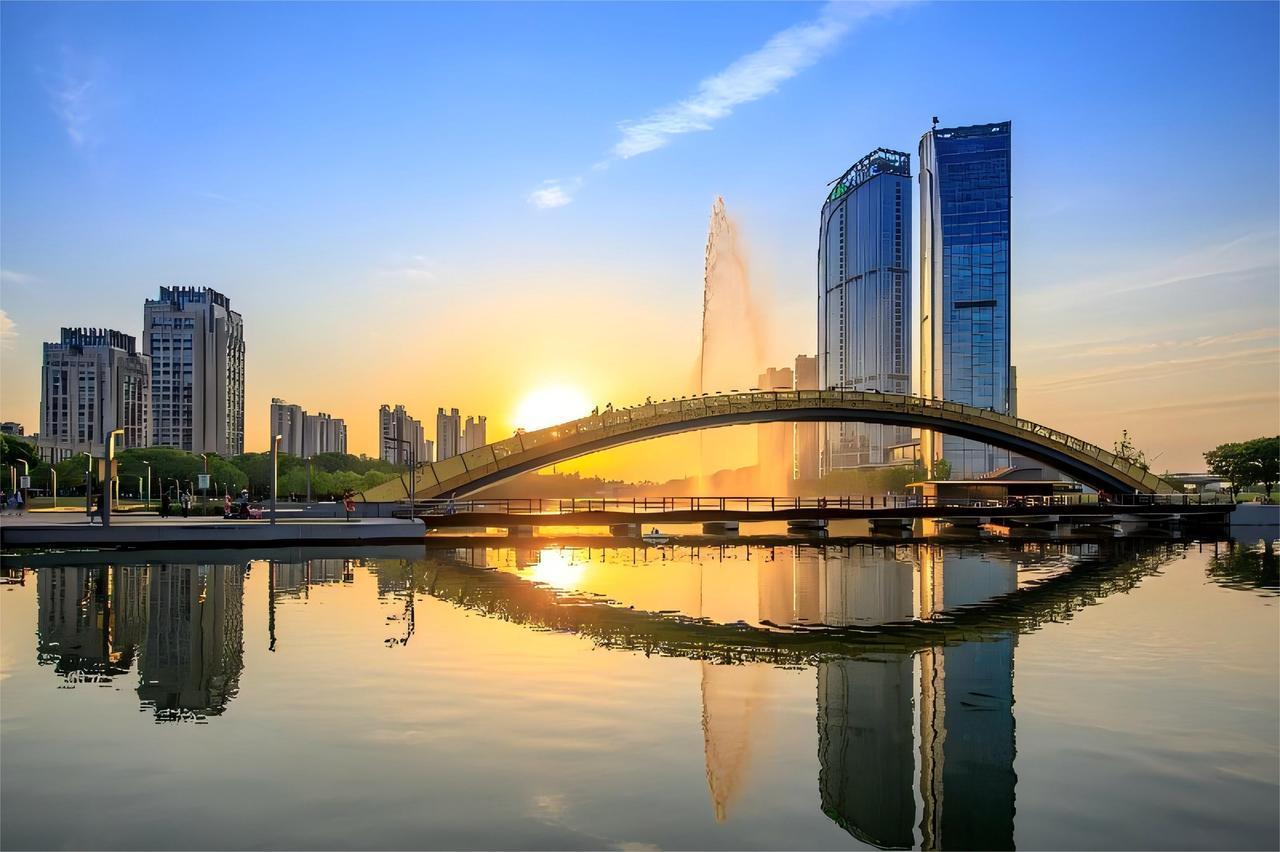 虽然只是乡镇，但让苏州城里人都羡慕的昆山花桥镇！昆山市花桥镇，