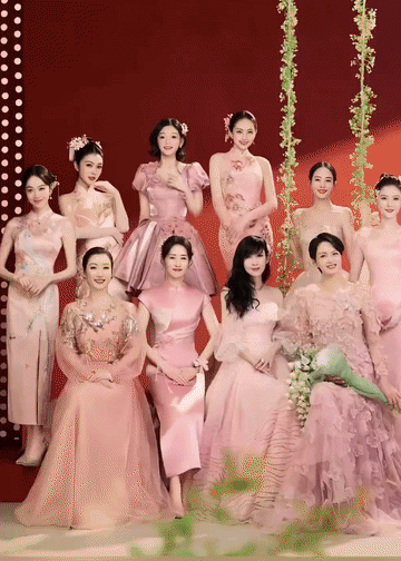 一定要夸一夸姜妍，不争不抢，安安静静的站在最边上，默默的散发着自己的魅力，姜妍真