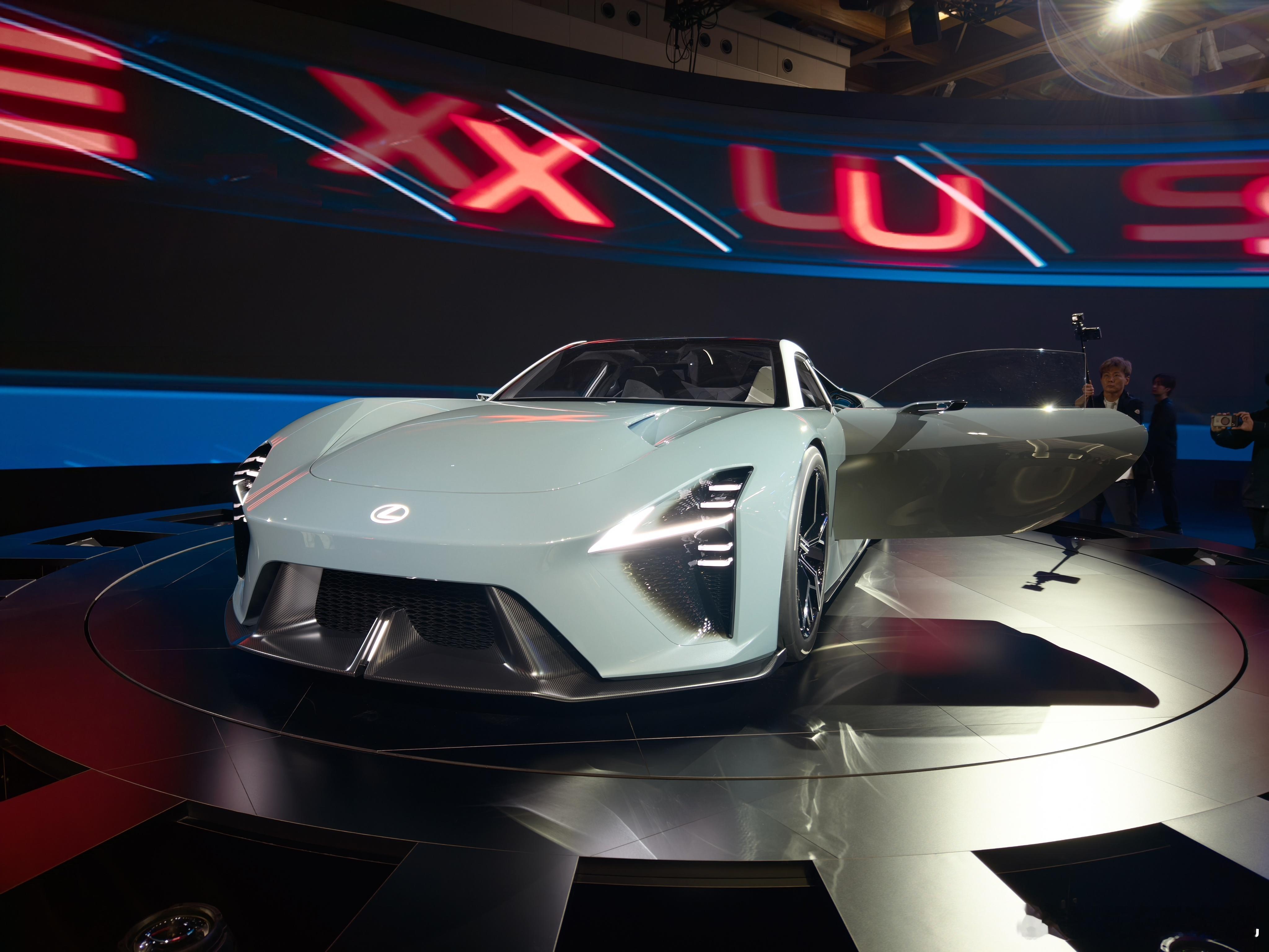 雷克萨斯超级跑车概念车，也就那样吧。