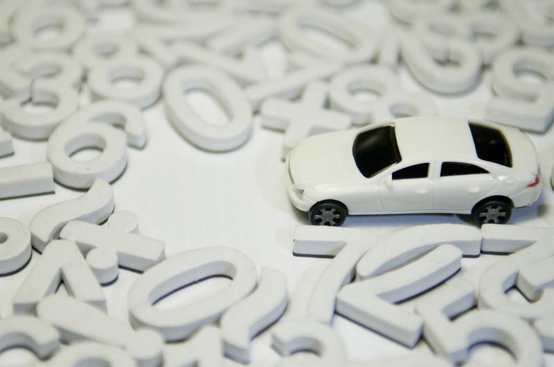 混动车型真的比燃油车省钱吗？这得看年行驶里程。小区老王买混动比燃油车多花2.3万