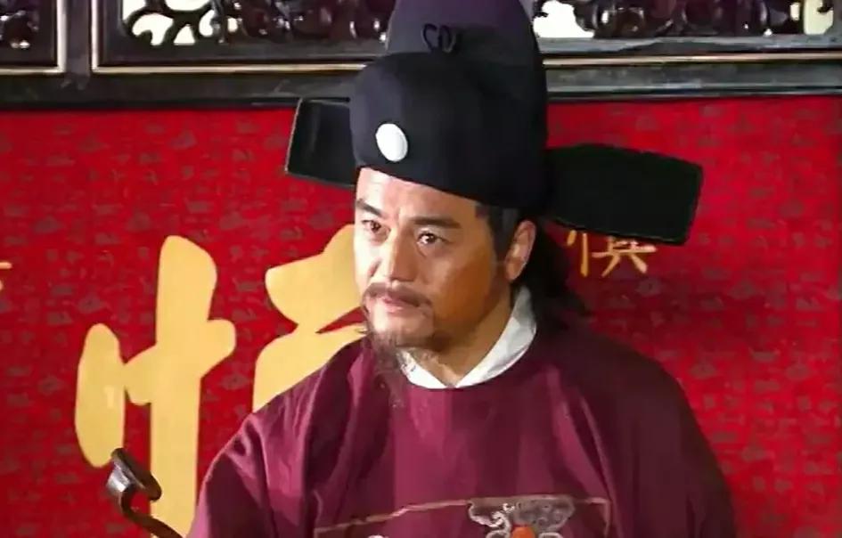 1380年，朱元璋下令处决丞相胡惟庸。胡惟庸临刑前愤怒大骂：“朱和尚，你是在卸磨