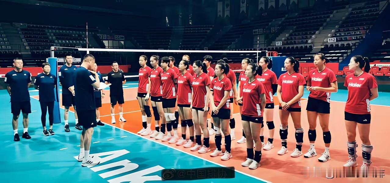世联赛中国女排对阵德国女排十四人大名单！今晚对阵德国女排中国女排十四人名单：