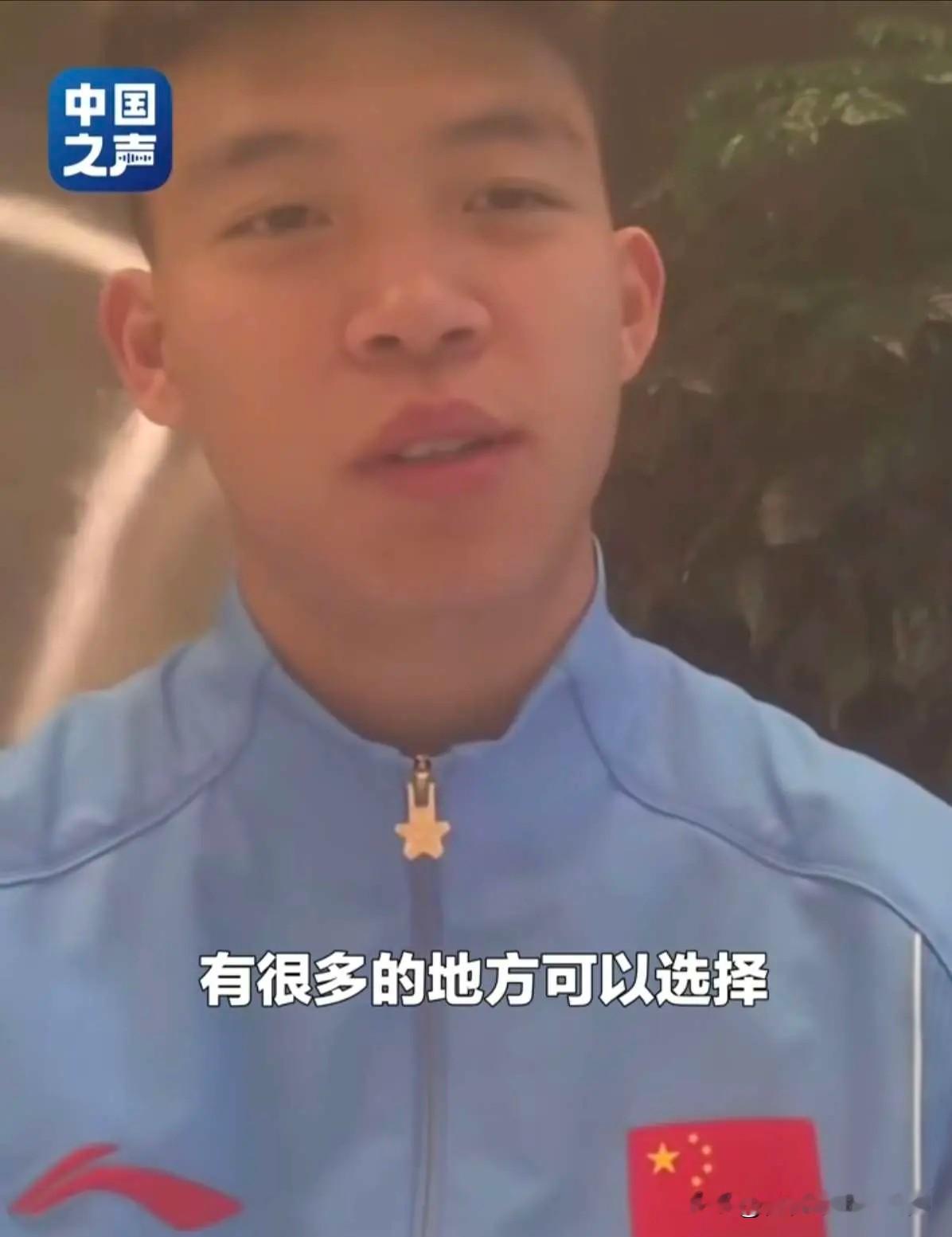 王钰栋一句“有很多地方可以选择”，暗示他正处留洋选择的窗口期，但并非炫耀，而是清醒的权衡。多特蒙德等