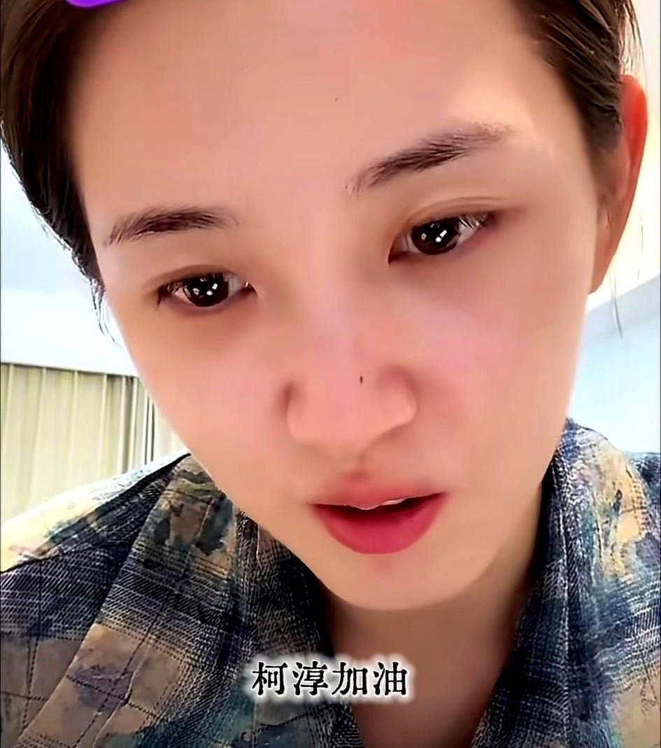 郭宇欣说话有一个特别有趣的习惯，她从来不会跟短剧圈里的其他演员一样，称呼同行都是