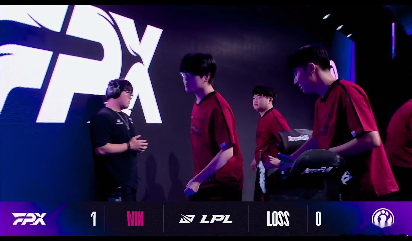FPX1-0IG：下野共抢三条龙这个Jwei真的真的很不错啊，辅助位能玩得这