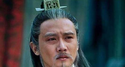 诸葛亮最后才懂，上方谷大雨是水镜先生请来的，诸葛亮临终大喊：庞德公救我，只有与水