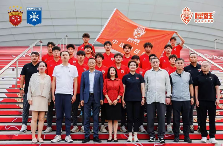 武磊说留洋回来打亚洲区别明显对王钰栋，武磊评价极高：速度快、能盘带、门前感觉也