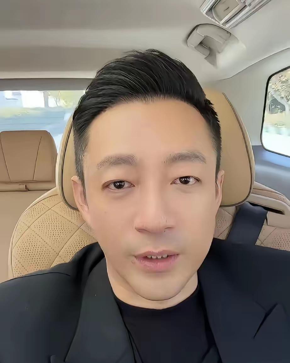 汪小菲回来了坐在车里表示两个孩子放暑假就会回来了，还有一个星期左右的样子。谈起自