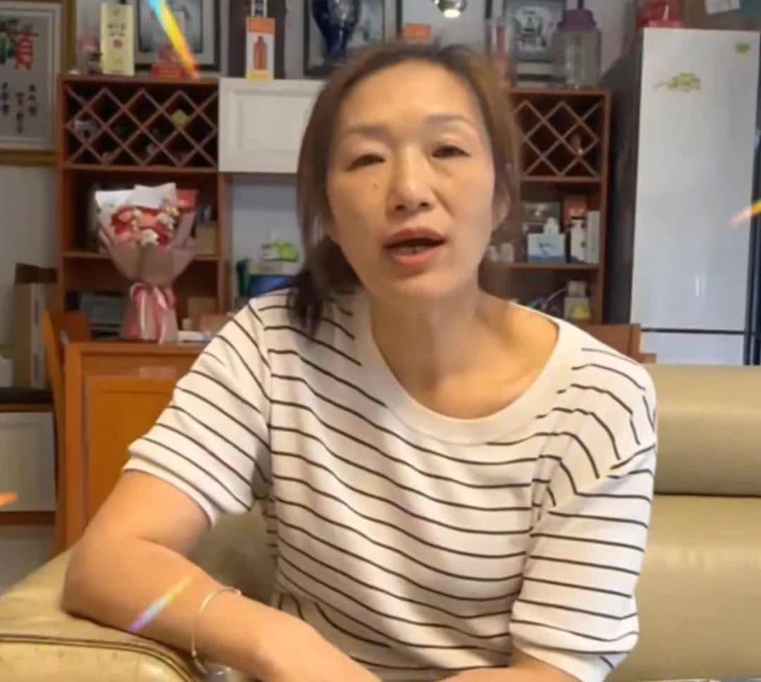 浩男妈妈许建华，我们非常支持你和老谢复婚，给四个孩子一个完整的家[赞][赞]