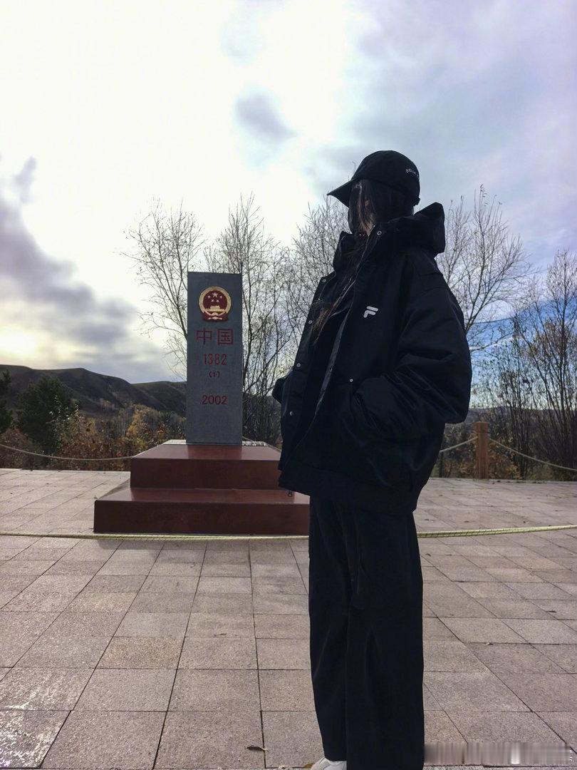 赴一场大兴安岭的秋日之约层林尽染，满目金黄，山河辽阔，心境小满。远离喧嚣，沉浸式感受北国山野独有的浪