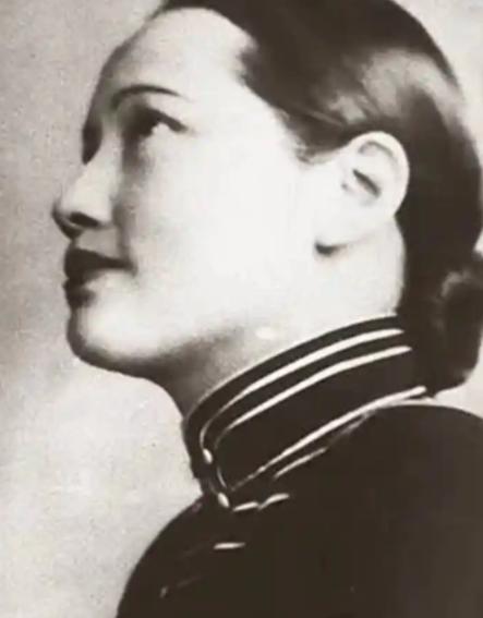 宋庆龄无子无女，直到1981年遗体检查，才揭开这一惨痛秘密，原来，她的子宫，早就