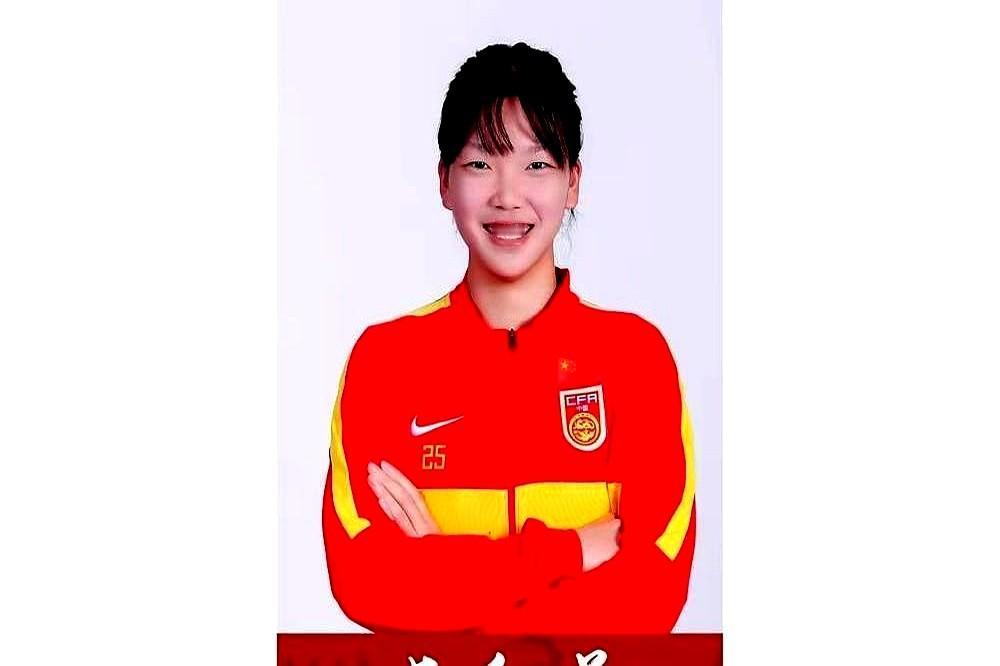 三场全胜，一球没丢，结果奖金是零。这群U20女足姑娘们，在泰国顶着大热天，踢