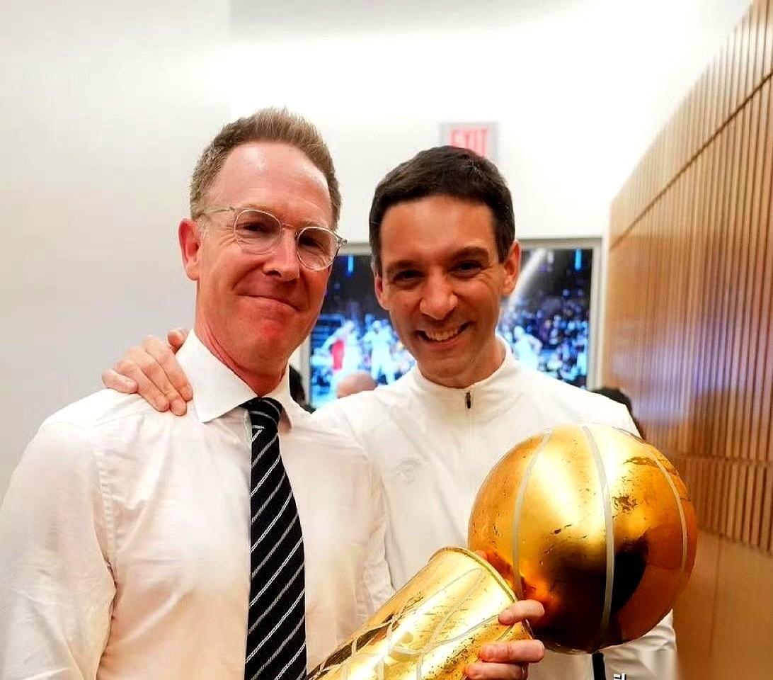 我有时候真的怀疑，快船今年最主要的任务，可能不是夺冠。是给雷霆队打工。是辛辛