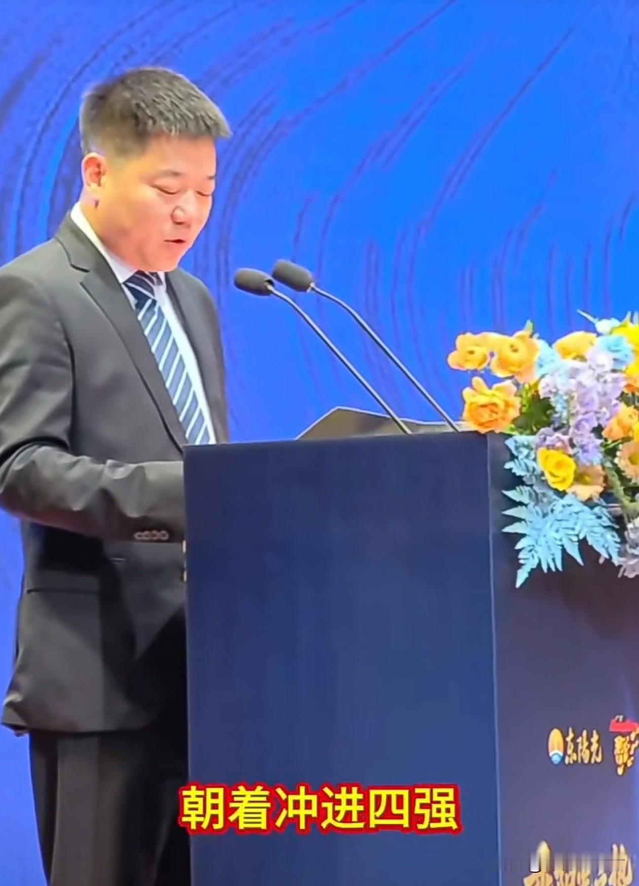 陈海涛收到建议！在广东男篮举办的新赛季出征仪式里，特邀嘉宾魏才良上台发言！这位