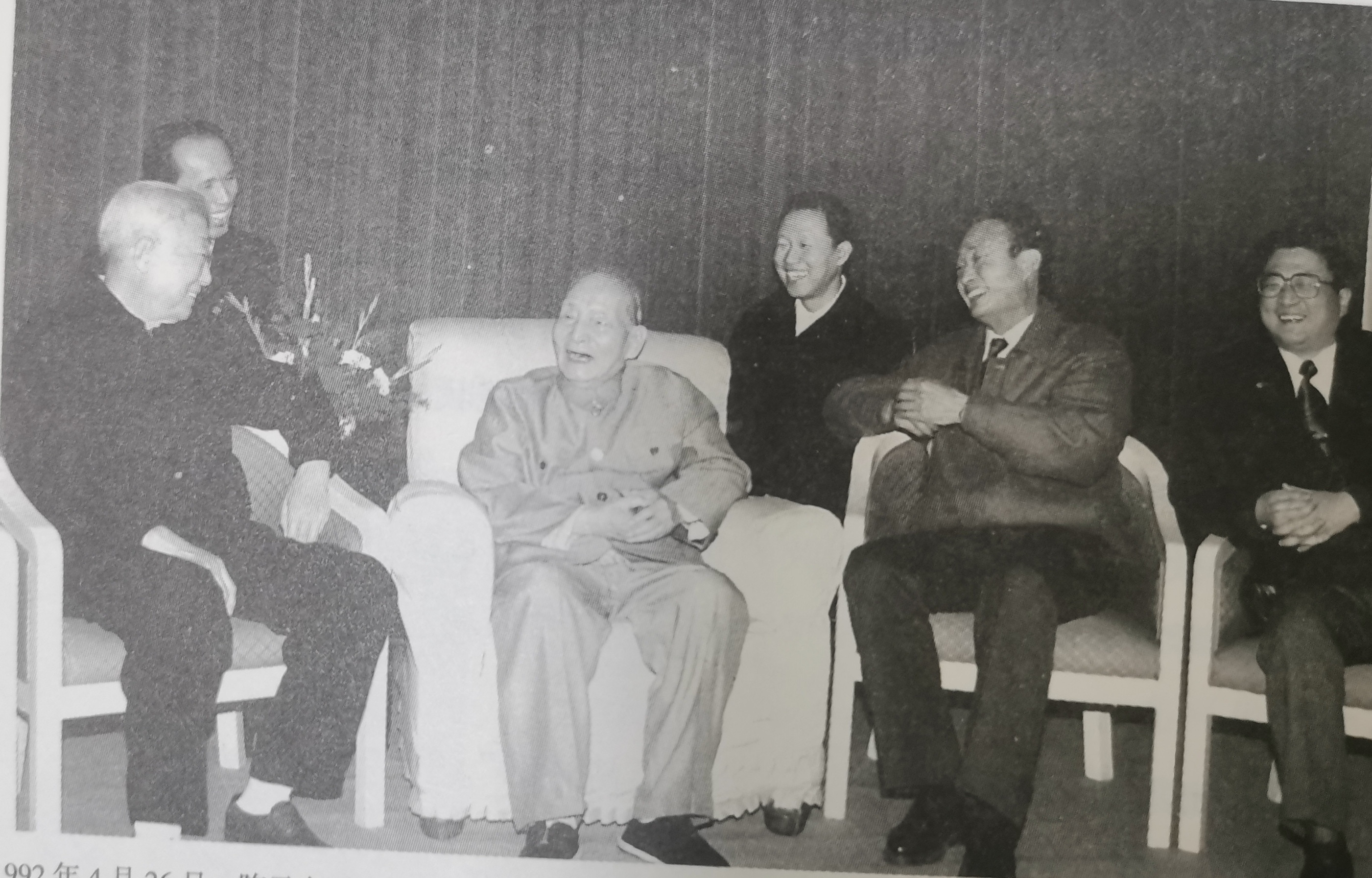 1992年，时任上海市委书记的吴邦国同志来看望陈云，向陈云汇报说，有江同志的领导