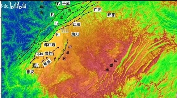 去外地公司应聘，老板叫了一个车间普工来办公室，问道：“你是哪里人，什么学历，做什