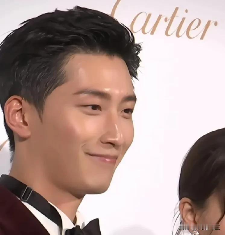 何超莲开口了，不是吵架，是解释。婚前协议不是防他，是家族规矩。她爸留下的