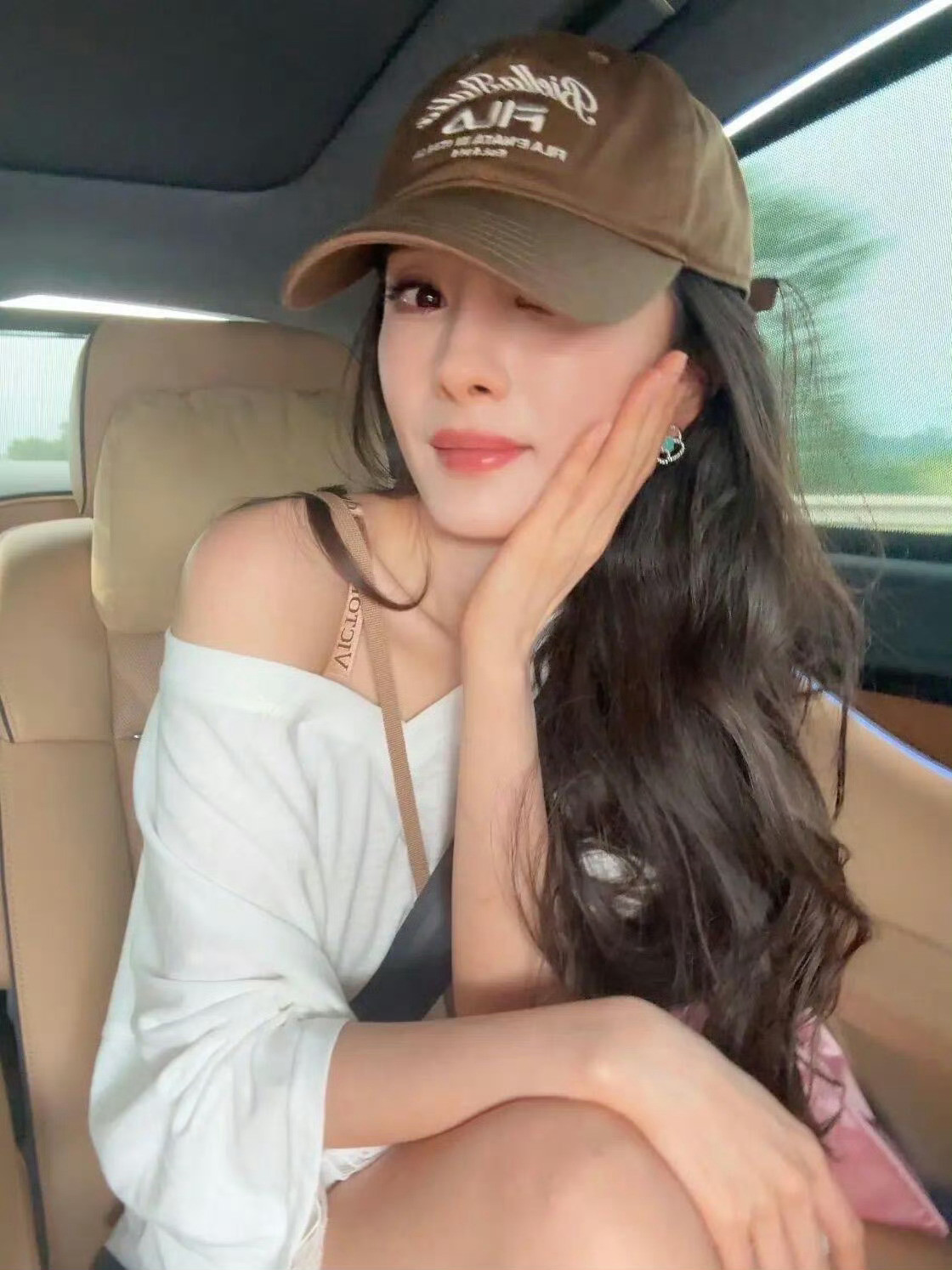 内娱明星眼里的杨幂同行说她极聪明、一点就透，对词一字不差；林永健夸她肯下苦功，