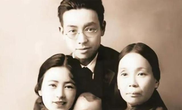 1903年，30岁事业有成的梁启超和17岁的黄花大闺女王桂荃同房，大汗淋漓过后，