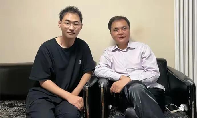 郭德纲终于把高峰收徒出现的尴尬一幕解释清楚了。就是这个徒弟宋艺，在拜师现场临时