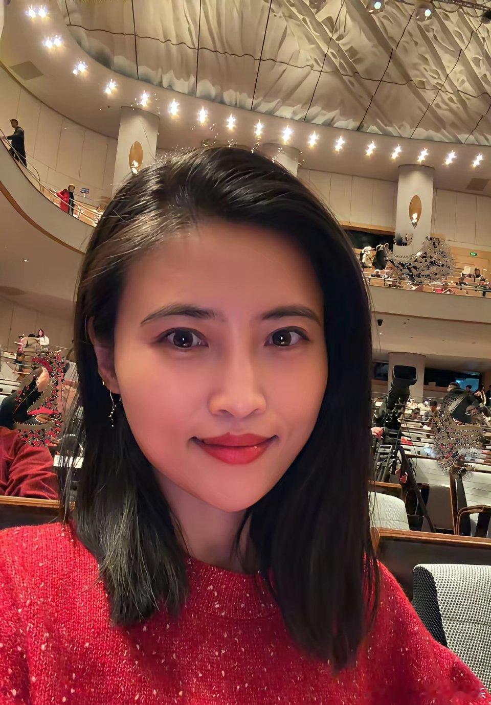 马景涛，激动坏了！2月15日凌晨，马景涛现任女友吴女士，在社交平台高调晒照，只见