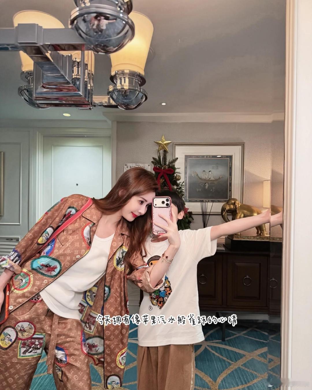 韦雪带儿子游泰国韦雪带儿子去泰国玩啦，这才是女人应该有的样子。韦雪带儿子去泰国玩