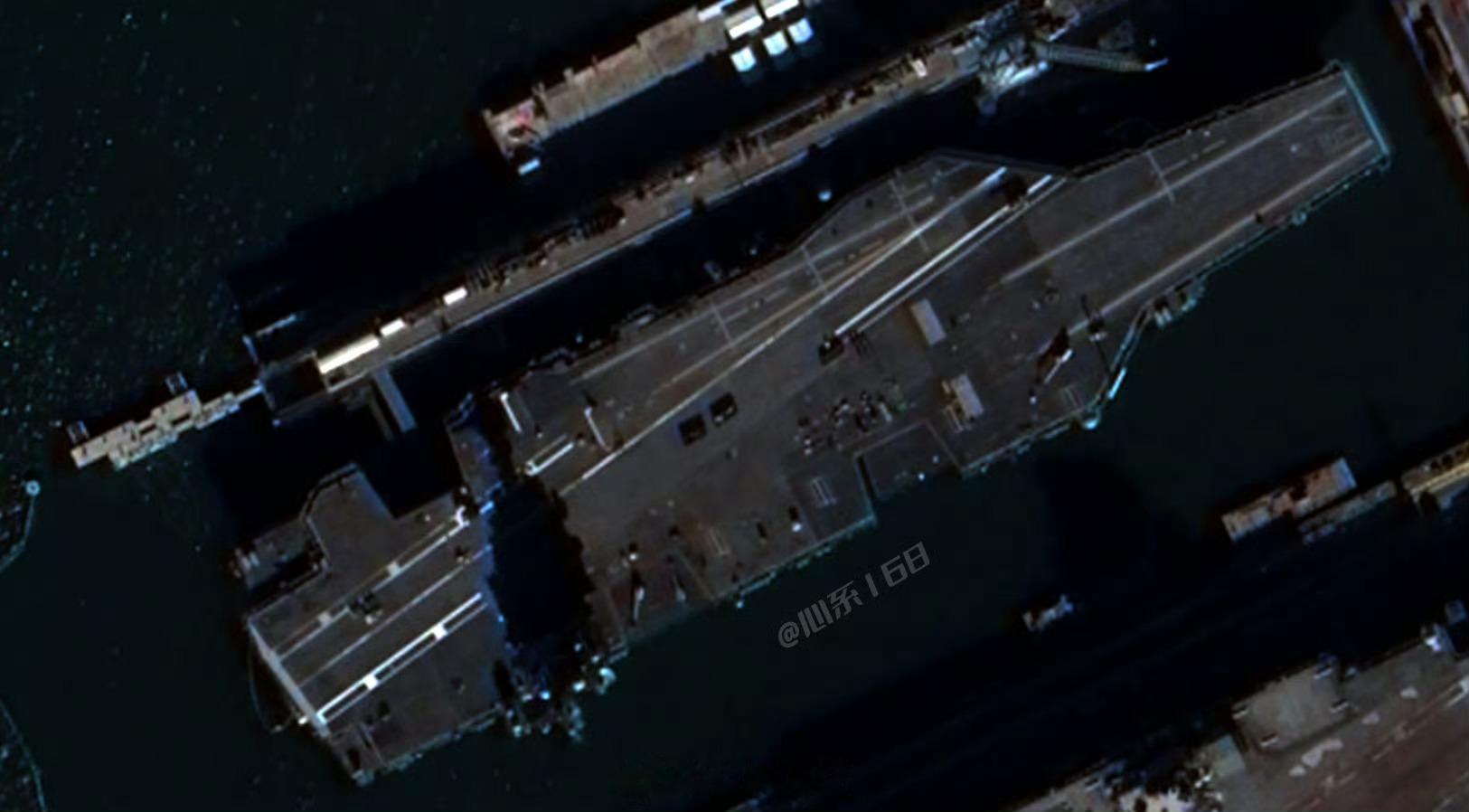 CVN-79肯尼迪号最新卫星图甲板已清理干净，看来确实可能要开始首次试航了现