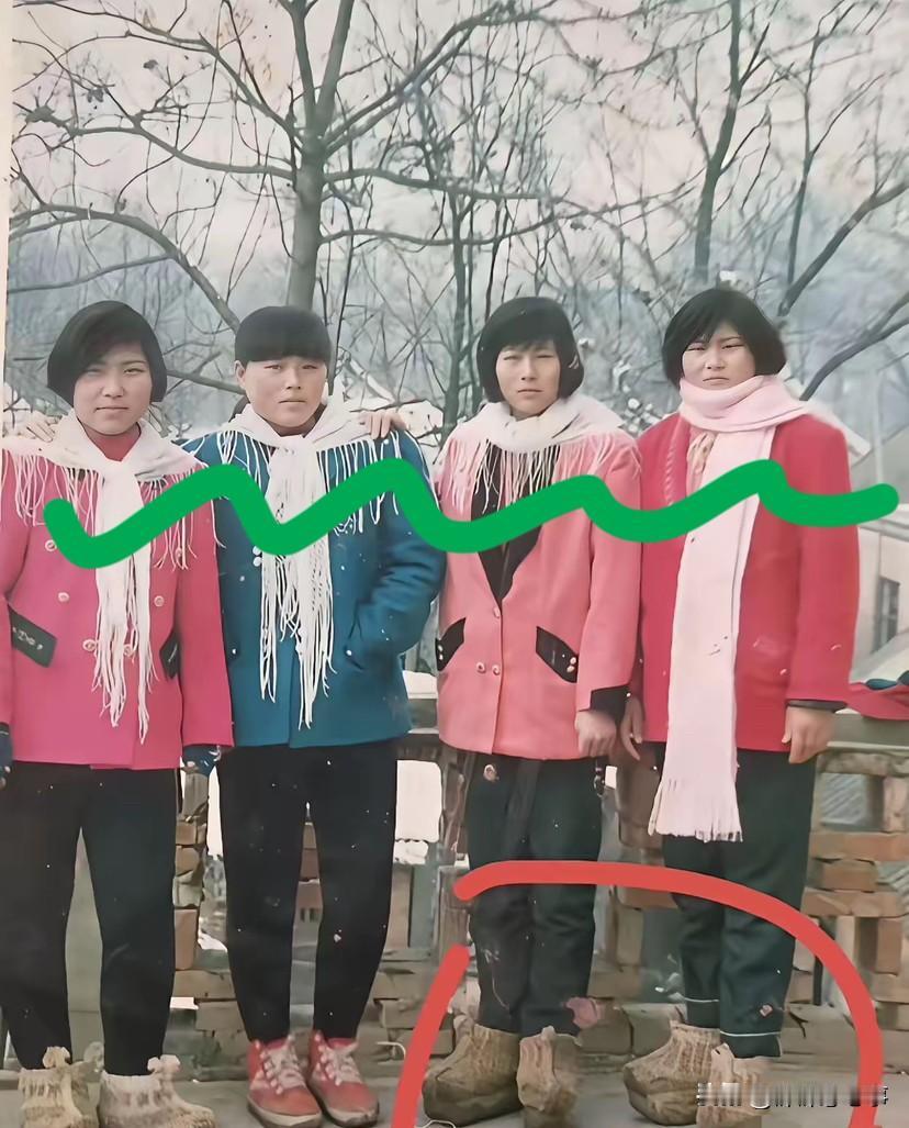 围巾见过鞋子确实没见过有人知道是什么鞋吗？