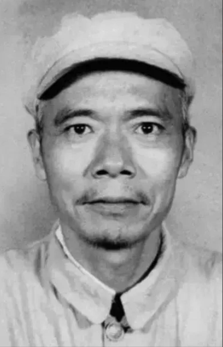 1937年，打牌时，邻居凑耳边小声问：“老兄，你老实说，是不是共产党？”涂作潮手