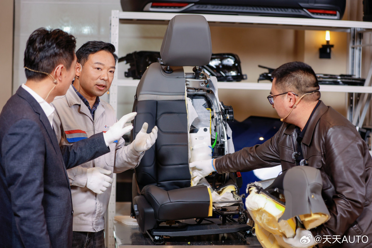 从1600兆帕热成型钢到座椅通风，东风雪铁龙新款凡尔赛C5X用“现场解剖”证明