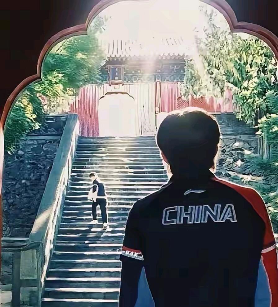这张图片太有氛围感了，电影都拍不出这样的感觉……沙头中国大满贯抽签仪式居然在寺