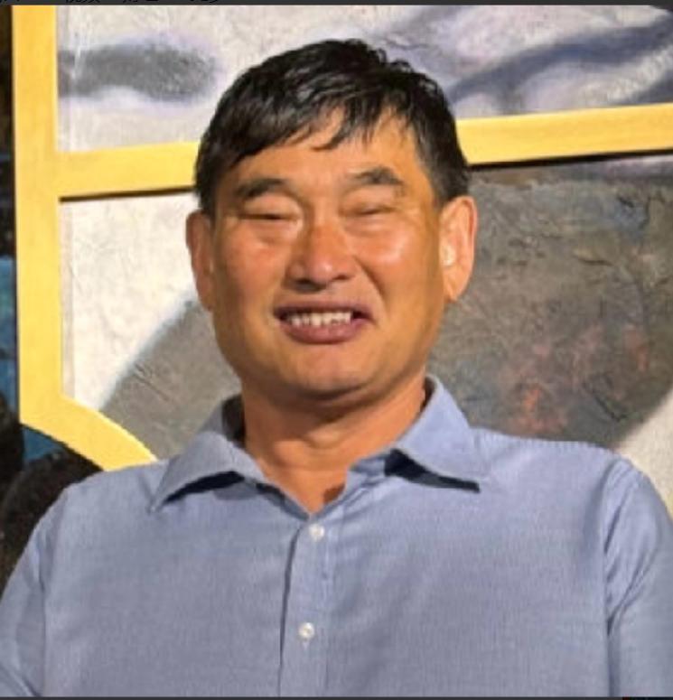 我有种强烈的预感，朱之文这个人， 就算到了70岁，估计还是会背着行囊到处跑商