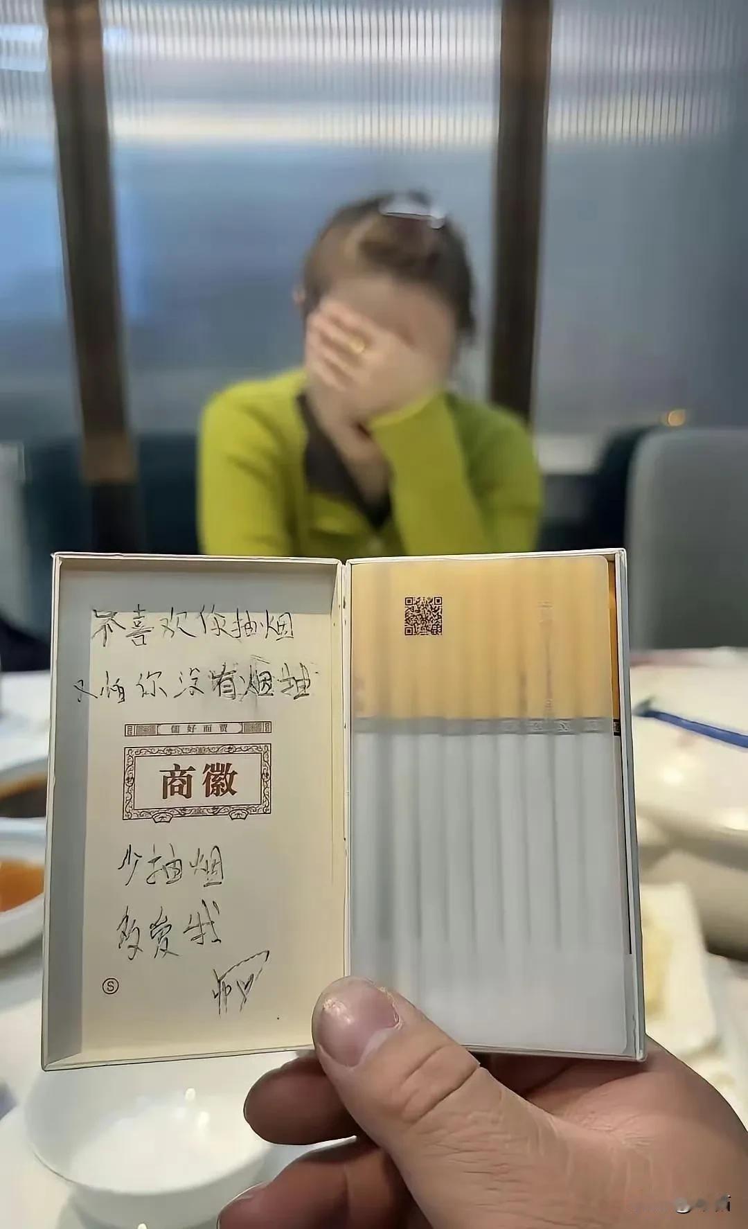 不喜欢你抽烟的样子因为喜欢你我接受了你抽烟的习惯有时候爱一个人真得可以把