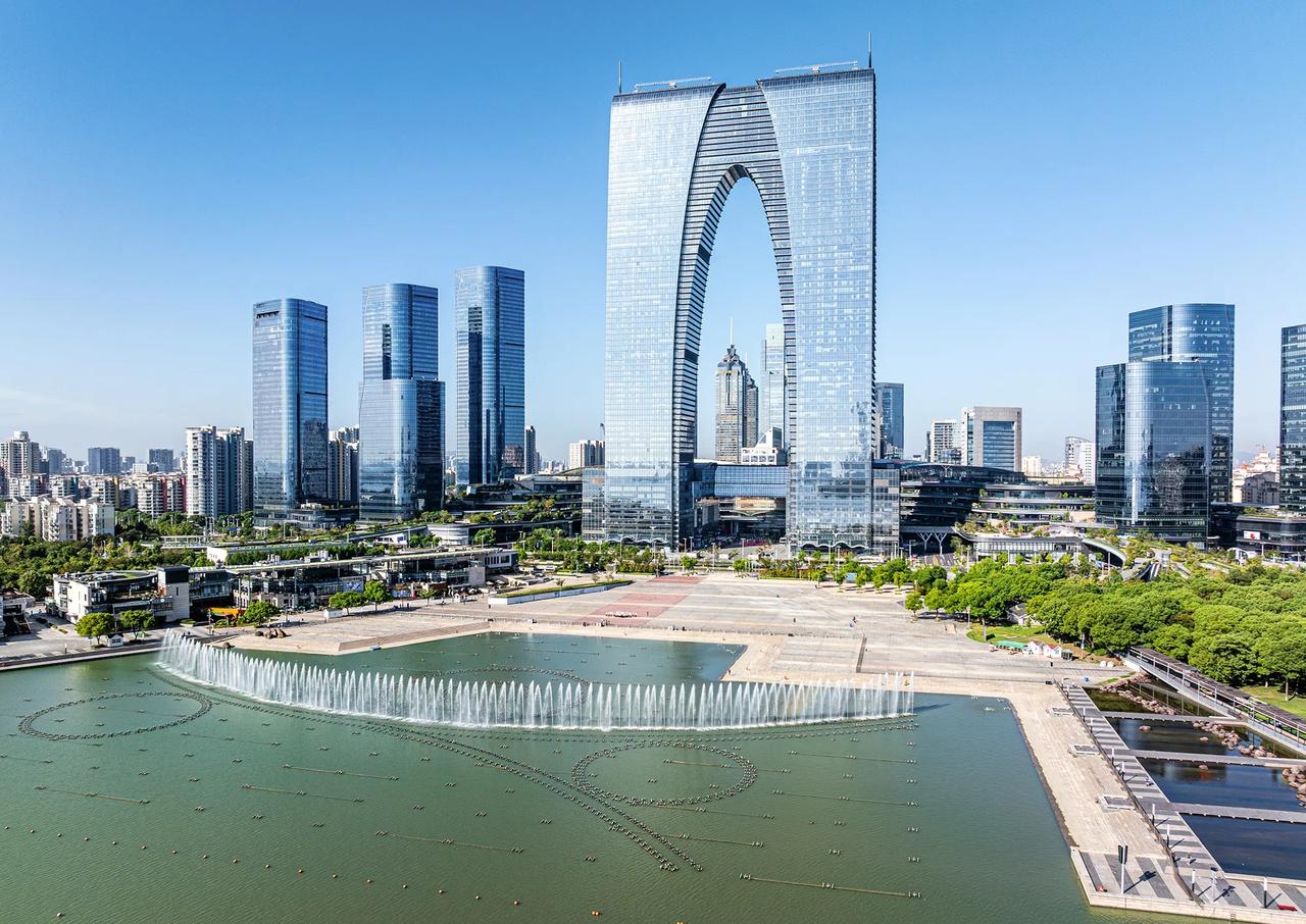 很多人不知道，2025年江苏人均GDP已经突破2.34万美元，稳稳迈过高收入经济