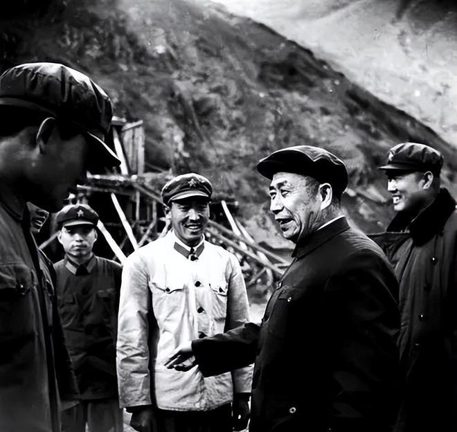 75年为彭德清平反，叶飞提三点意见，李先念看后表态：我完全同意。很多人不知