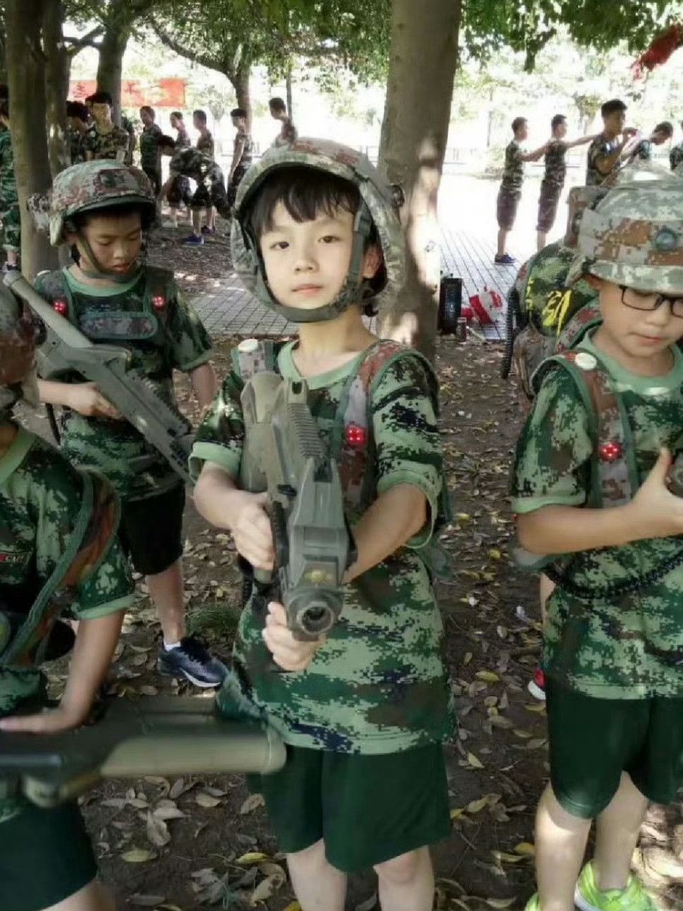 啊啊啊啊啊好好笑啊，这么小一个小鼻嘎，当时发朋友圈居然是拍点山山水水，然后说哎呀