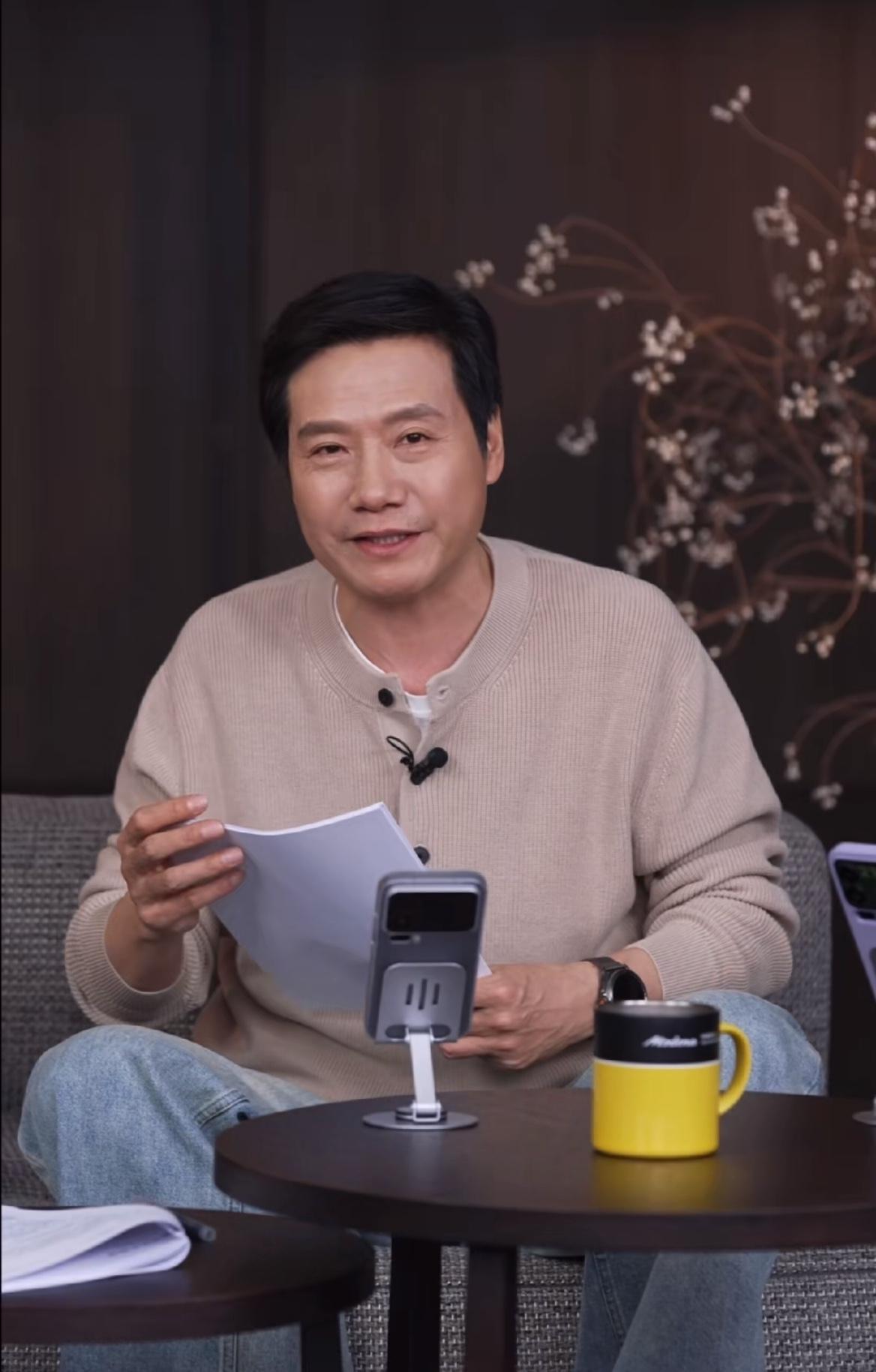 小心翼翼的雷军！1月15日，小米创始人在直播中表示，新一代SU7的