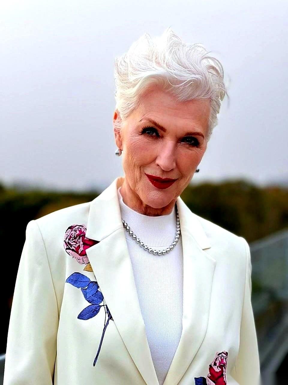 我一姐们儿，35岁被大厂“毕业”，哭了一晚上。第二天，白天送外卖，晚上报班学代