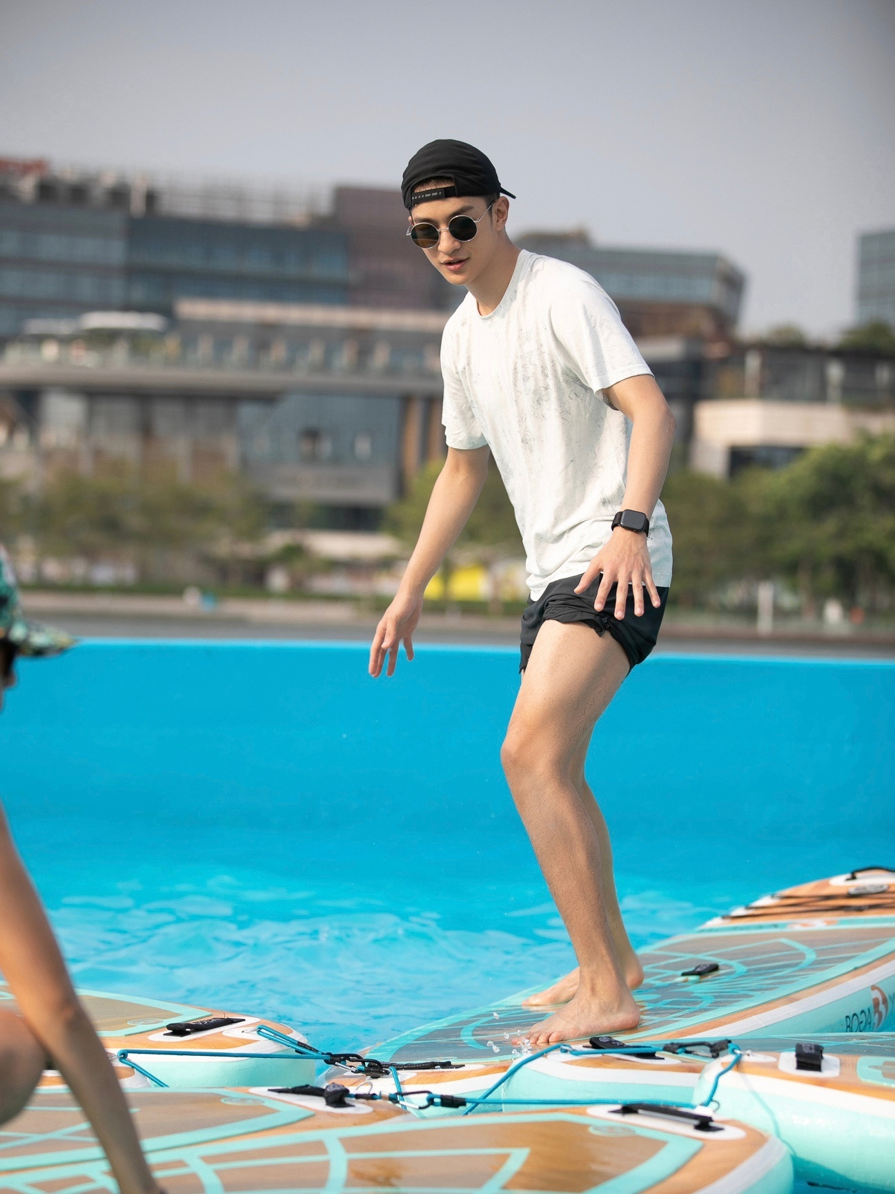 1.都市剧《月下烟火》屈楚萧原著：装聋作哑2.余承恩跟沈羽洁要合作芒果自制小成