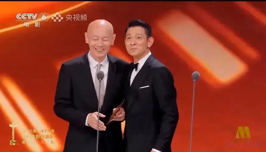 葛优和刘德华担任颁奖嘉宾的时候，合说的一段相声，绝对是全场最精彩的瞬间。葛优：