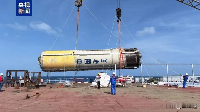 中国航天再创奇迹！首次海上“捞火箭”成功太震撼了！2026年2月13日，中国
