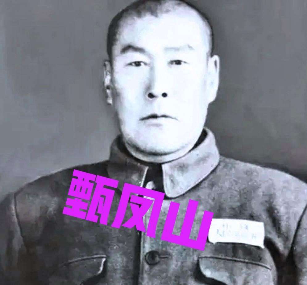 1942年，潜伏在八路军中的日本女特务张美智，刚参加完会议，却倚在门上对着游击队