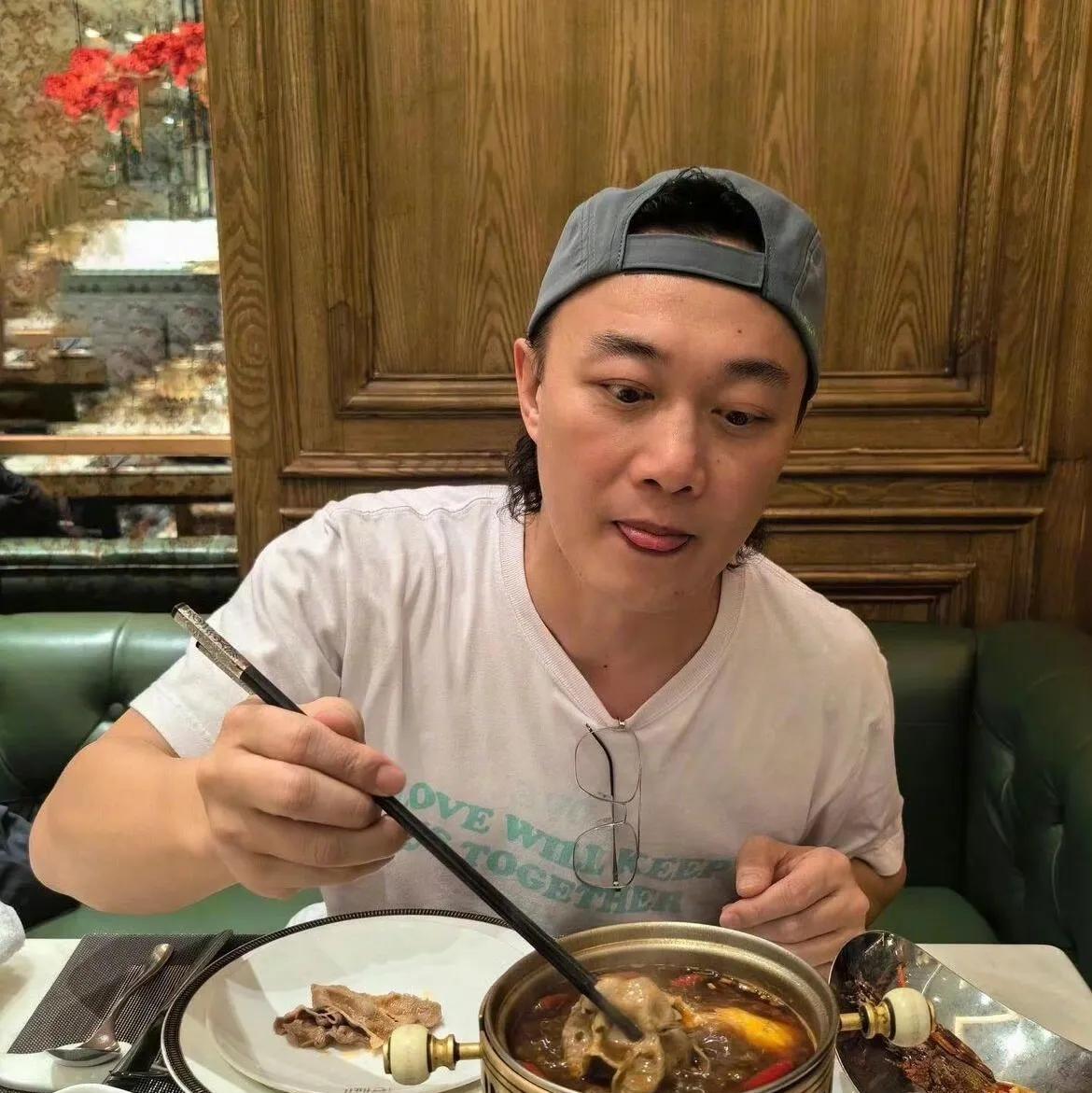 陈奕迅冲上热搜！网友们看后纷纷评论道：下次这种离谱的，经纪人要早点出来发声，