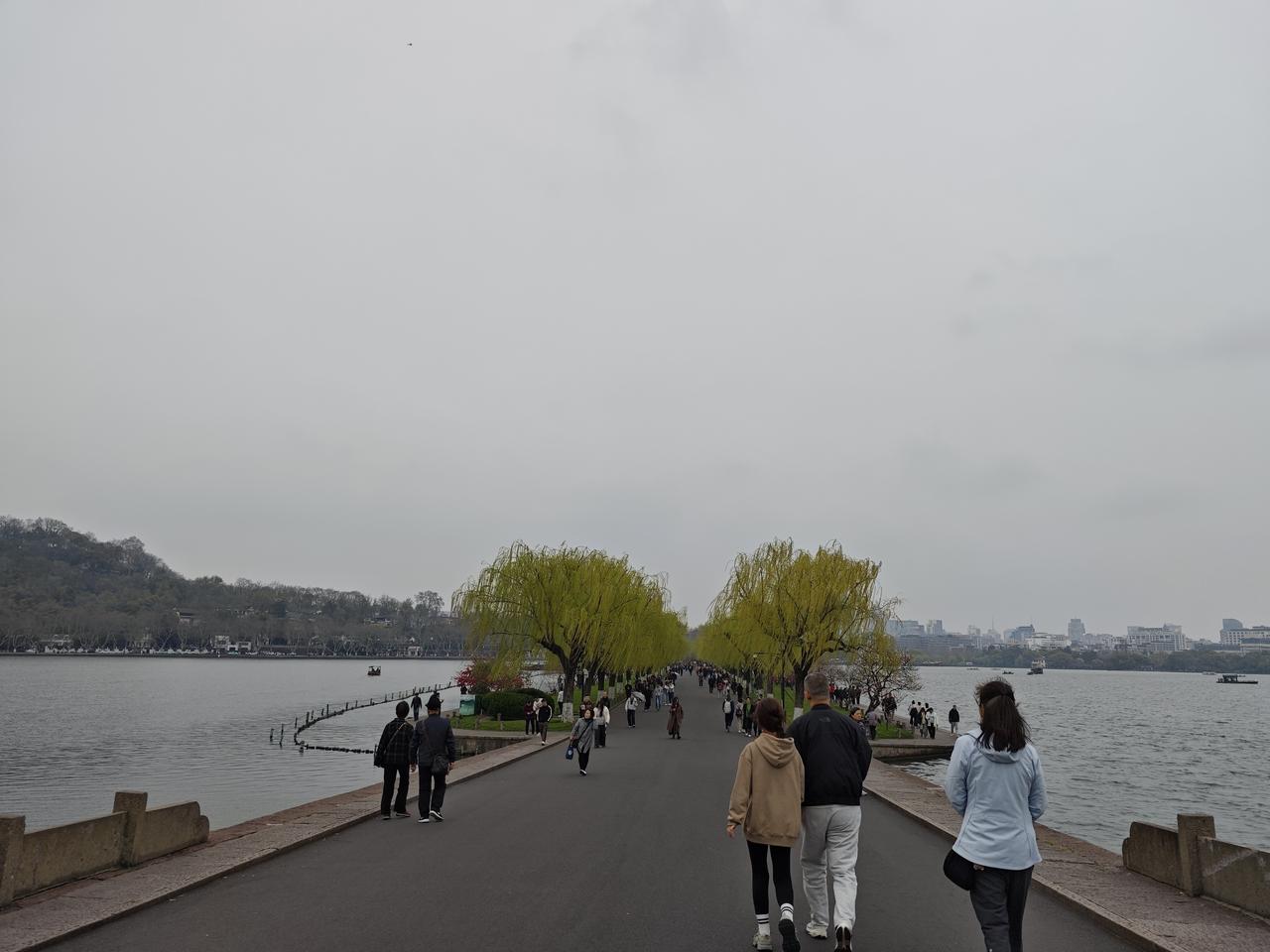 杭州西湖断桥谁都知道，可谁能够知道断桥的来龙去脉吗？断桥是1941年改建而成，在